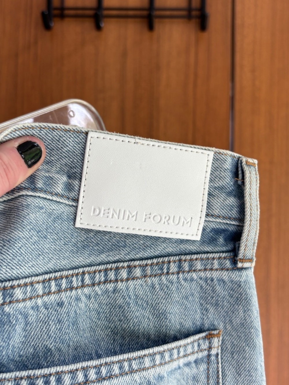 Aritzia Denim Forum The '90s Mid-Rise Cargo Mini Skirt Light Wash - Size 24 - Picture 9 of 16